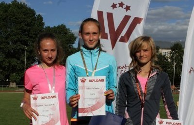 Vieglatlētiem medaļas Latvijas Jaunatnes Olimpiādē