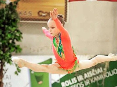 Ogres mākslas vingrotājām četras medaļas “Ziemassvētku priekos 2015”