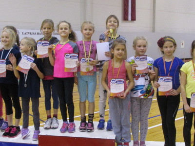 U10 vieglatlētiem Ogrē 9 medaļas