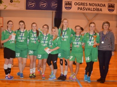 Ogrēniešiem medaļas skolēnu spartakiādē frisbijā