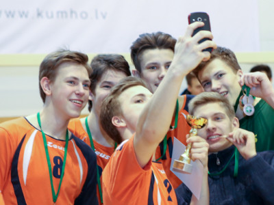 Aizvadītas skolu volejbola sacensības 8. un 9. klasēm