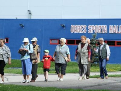 Ogres stadionā Invalīdu biedrības sporta spēles