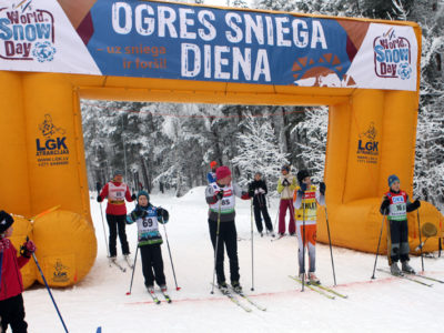 Ziemas prieki Vispasaules sniega dienā Ogrē