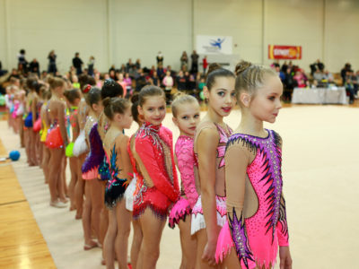 Ogres NSC audzēknēm vesels medaļu birums “Sniegpārsliņas kausā”