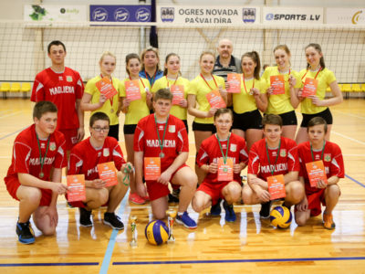 Labākie volejbolā – madlienietes un tīnūžnieki