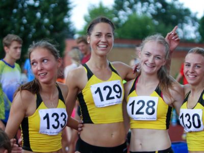 Valsts svētku dienā stafešu skrējieni Ogres stadionā