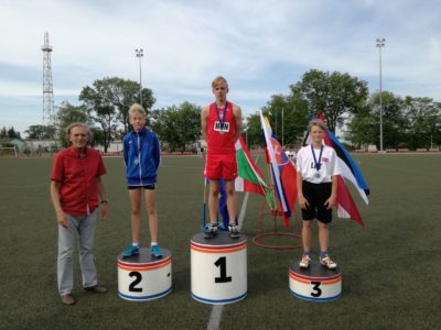 Vieglatlēts Ričards Šmits kāpj uz goda pjedestāla Polijā