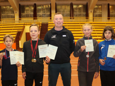 Ogres NSC vieglatlēti Rīgā izcīna piecas medaļas