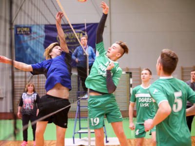 Ogres un Lielvārdes novada skolēni sacenšas volejbolā