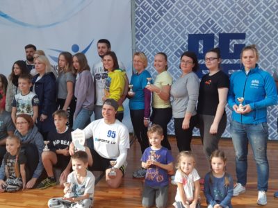 Ogrē noslēgušās Latvijā pirmās rāpošanas sacensības “Rāpo jauns un rāpo vecs”