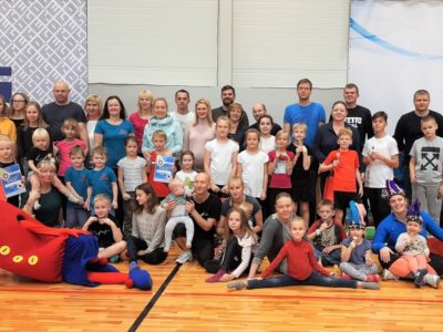 Ogres novada sporta centrā aizvadīta ģimeņu diena – “Saldāka dzīve Tev un man”