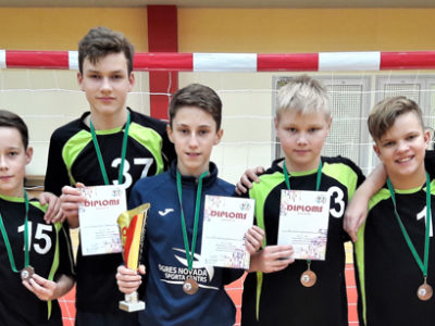 Jaunogres vidusskolas handbolistiem bronza Skolēnu spartakiādē