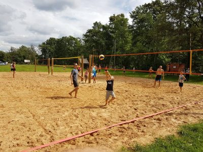 Pludmales volejbola treniņi skolēniem Ogrē