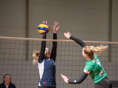 Dāmas savus svētkus svin volejbola turnīrā