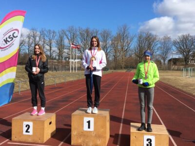 Ogres vieglatlētiem dažāda kaluma godalgas mešanas disciplīnās