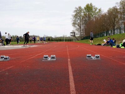 Madlienas skolas sporta laukumā aizvadītas skolēnu sporta sacensības vieglatlētikas 3cīņā