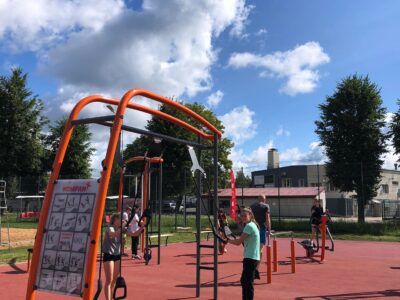 Ogres novada sporta centrā atklāta āra trenažieru zona