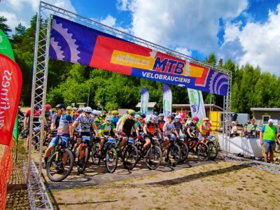 “Ikšķiles MTB velobraucienā 2023” uzvar Kļaviņš un Jaunslaviete-Kipure
