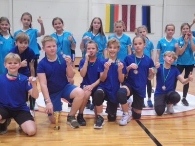 Tautasbumbas sacensības Ogres novada skolu 4.-5.klasēm A un B grupās.