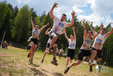 Šķēršļu sacensību “Drosmes skrējiens” sezona atklāta Ogres Zilajos kalnos